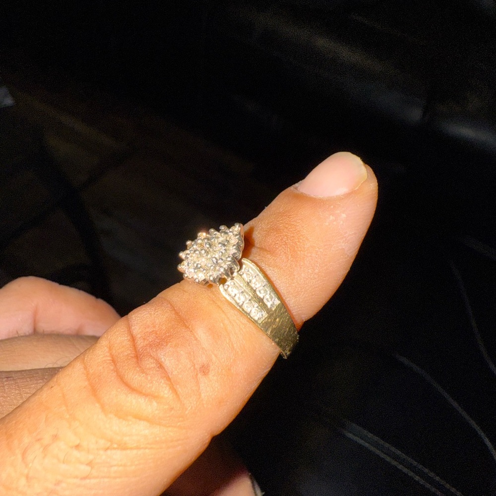 Elegant 10k Gold Diamond Cluster Ring